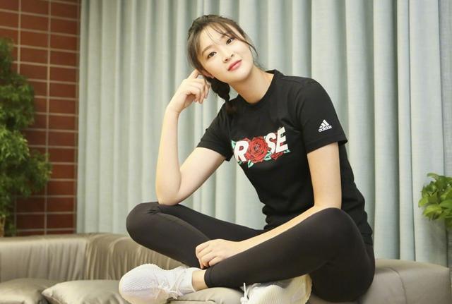 昔日排球界1米88女神，身材气质不输惠若琪