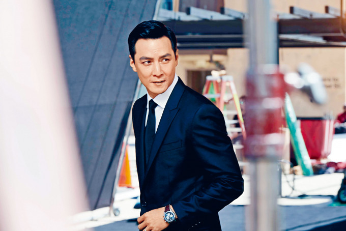 导演晒何鸿燊帅照 邀吴彦祖拍赌王传