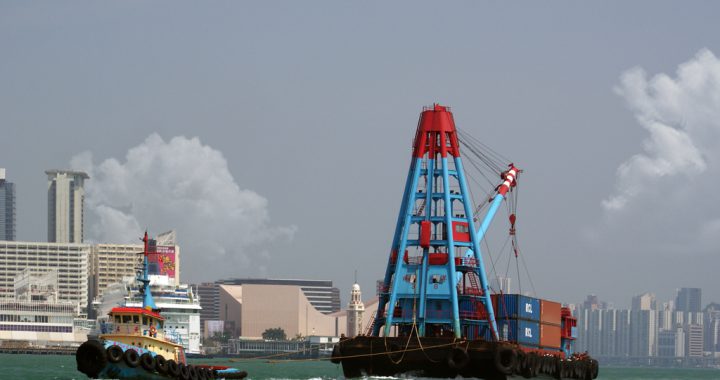 香港口岸限制延长 澳门博企面临打击