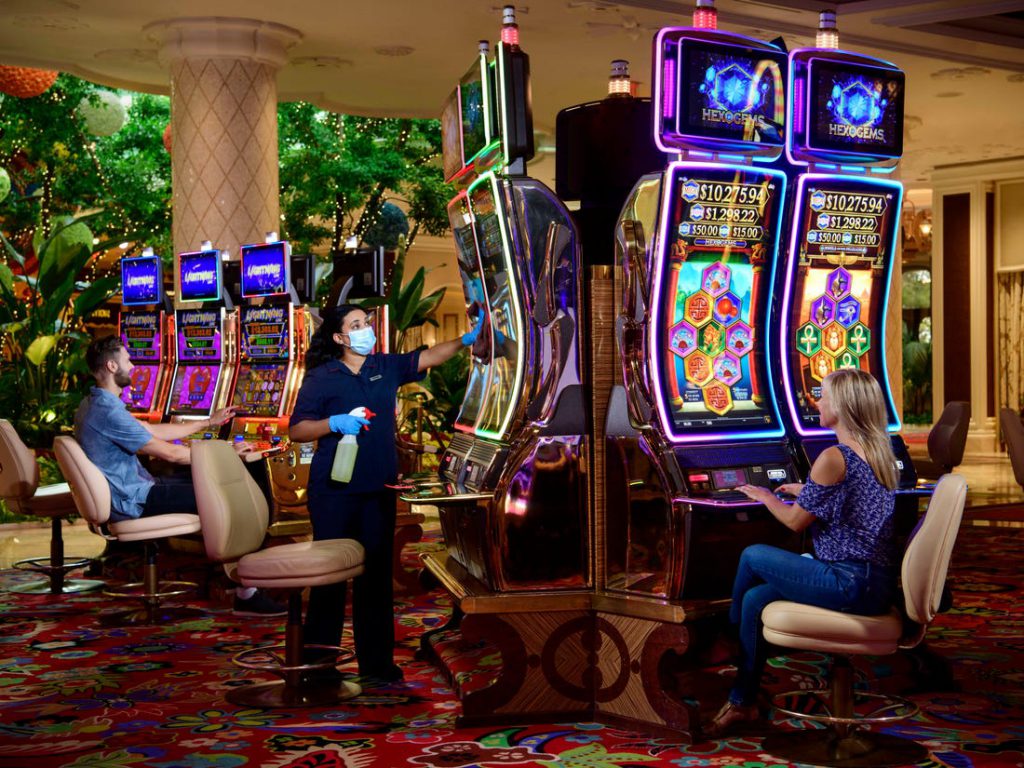 新一轮休假和裁员 美国赌城复苏路遥