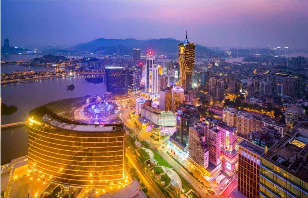 澳门第二季赌收总额为33.17亿澳门元，按年大跌95%，按季下跌89%。