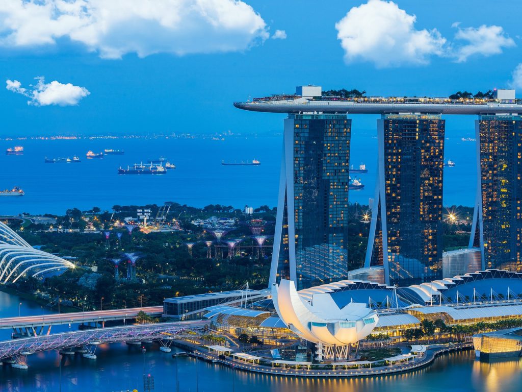 滨海湾金沙重新开放，其第二和第三座酒店大楼于上周末恢复营业。