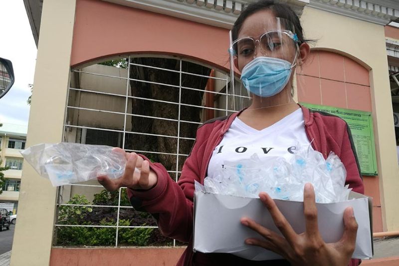 菲律宾强制口罩令升级 通勤须加戴面罩