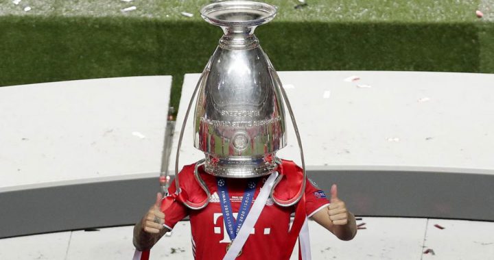 拜仁夺冠球员激动当"欧冠侠"