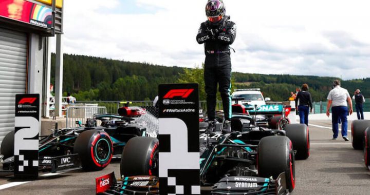 汉密尔顿向电影黑豹已故男星致敬