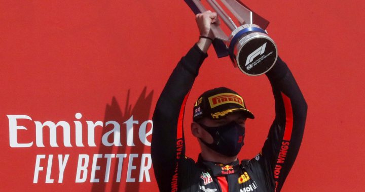 维斯塔潘力压梅奔双雄 70周年大奖赛夺冠