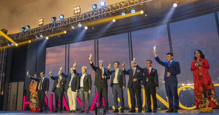 太阳城主席周焯华向各股东重申，目前集团资金充裕。