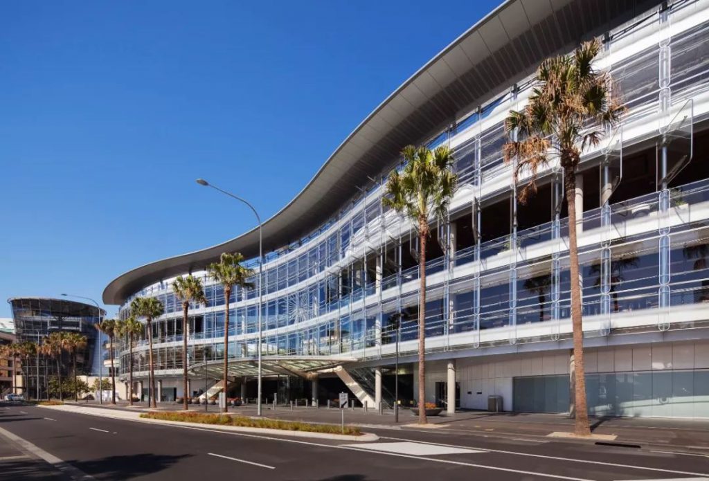 澳洲星亿2020财年亏损9500万澳元，全年收入下降31.1％，至14.9亿澳元。