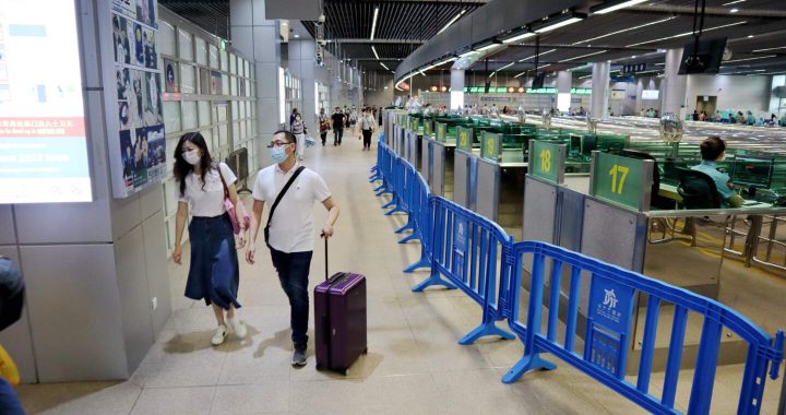 澳门特区政府要求所有进入娱乐场，必须出示七天内有效的核酸检测阴性证明。