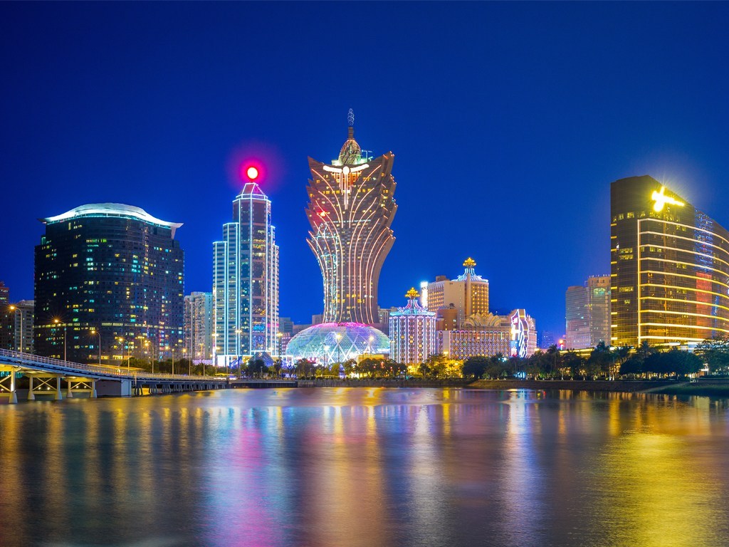 内地近年不断打击网博及跨境赌博活动，严查洗黑钱及非法交易对市场流动性带来压力。