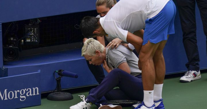 球王德约科维奇击中边裁立刻上前关心