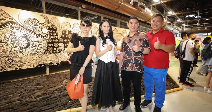 (左二)高白蓉、(右二庄周文)