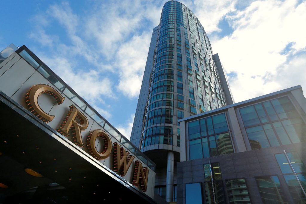 澳洲政府阻止皇冠度假酒店的皇冠赌场，与亚洲中介人打交道，恐赔数十亿美元的赔偿。