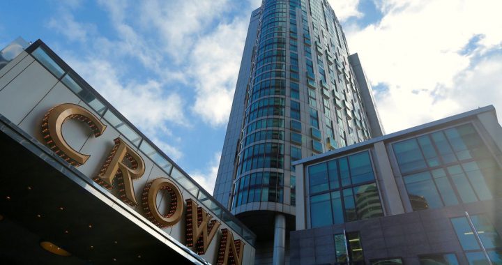 澳洲政府阻止皇冠度假酒店的皇冠赌场，与亚洲中介人打交道，恐赔数十亿美元的赔偿。