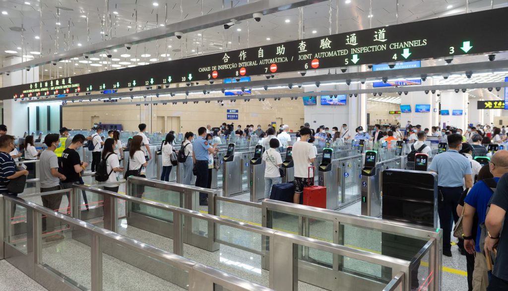 澳门卫生局考虑进一步放宽防疫措施，访澳出入境旅客增至单日36,900人次