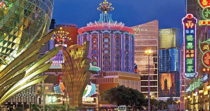 澳门公布首8月博彩税收228亿，按年暴跌7成。