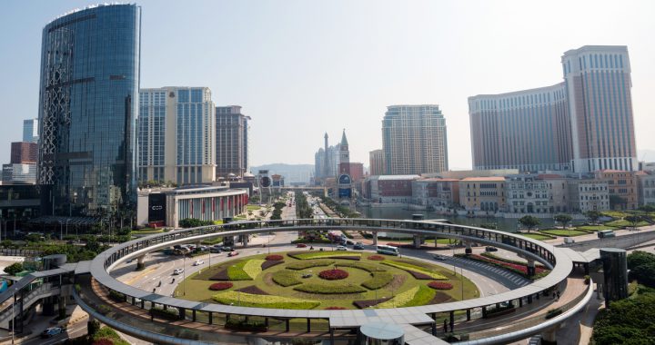 澳门统计局资料显示，8月入境旅客较7月上升2.1倍至22.7万人次。