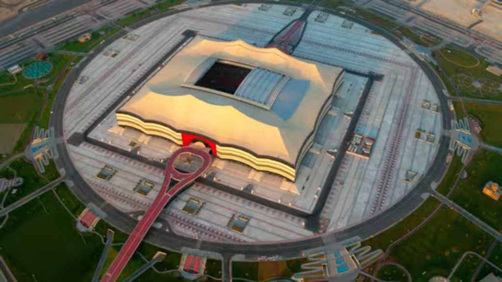 航拍相片可以看到阿尔贝特体育场几乎完工