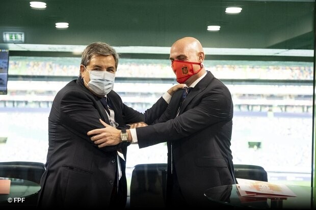 葡萄牙与西班牙足协签署协议将联合申办世界杯足球赛