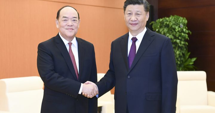 资料相片：去年12月贺一诚与习近平