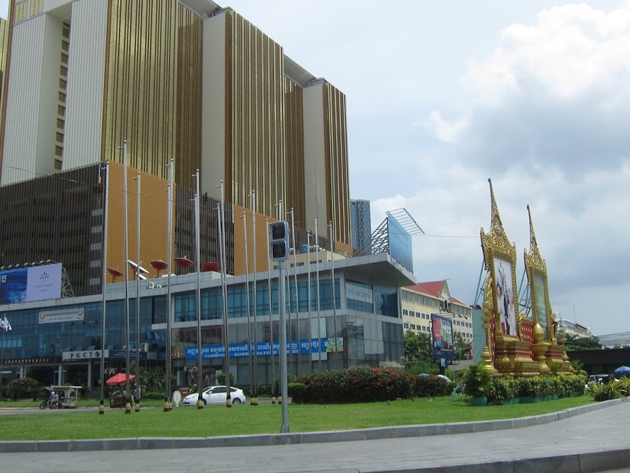 柬国大型博企均强调业务属多元化，客人都是商务访问，认为内地打击跨境赌博，不会对业务有直接影响。