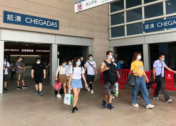 26日中午起，入境澳门前曾到新疆喀什地区人士，须在指定地点医学观察14日。