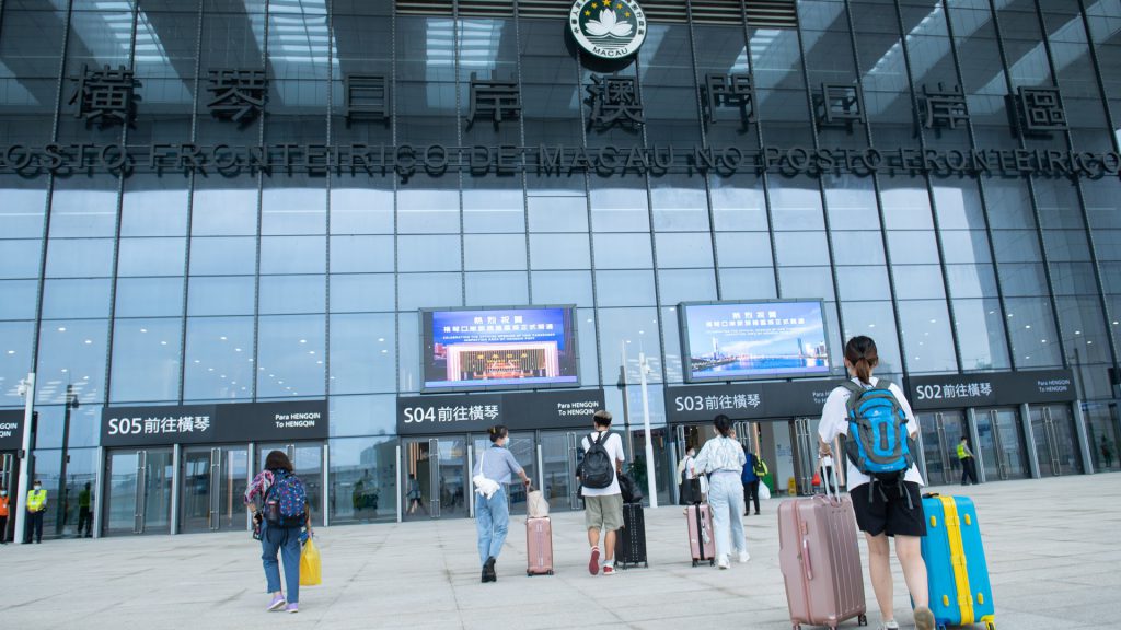 澳门平均每日赌收有改善，过去一周访客量有好转。