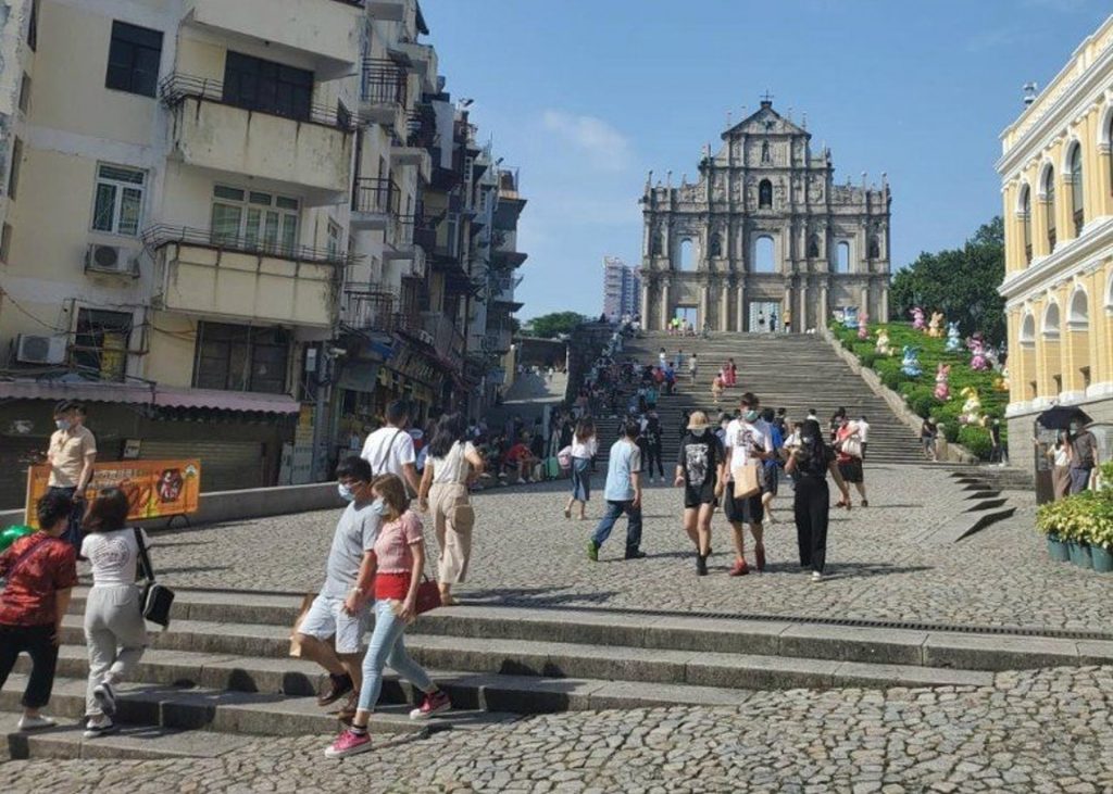 入境澳门内地游客增多，较往年仍有较大差距。