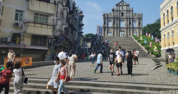 入境澳门内地游客增多，较往年仍有较大差距。