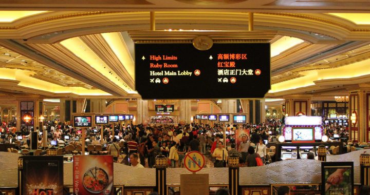 澳门主要税收来自于博彩业，每年约300多亿澳门元。