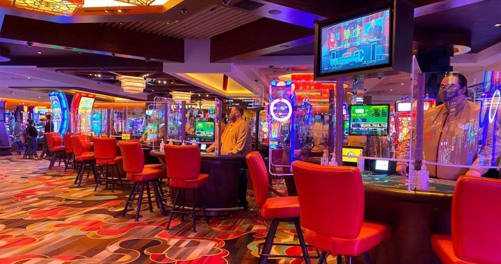 在政府对该地区施加新的限制之后，曼彻斯特和南约克郡的博彩场所将关闭，而苏格兰将在中央带关闭新一周的赌博设施。