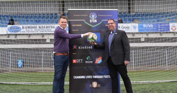 根据英国一份调查，足球中的所有赌博广告，赞助和促销都应禁止，有44％的受访者表示同意。