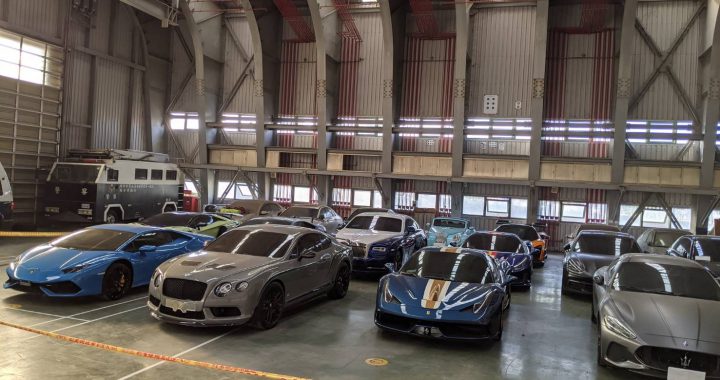 检方查扣庄周文跑车；画面犹如车展