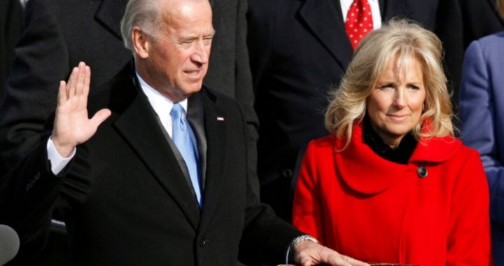 2009年拜登就职副总统宣示