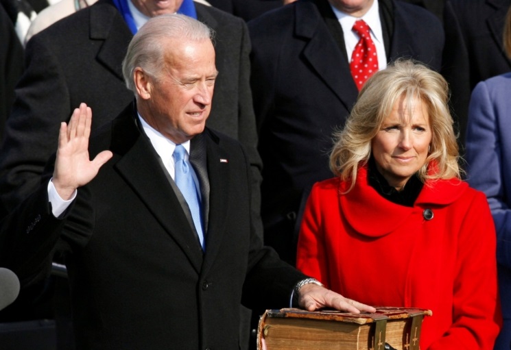 2009年拜登就职副总统宣示