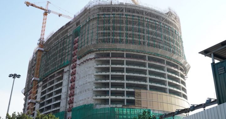 云顶香港(678)公布，同意以7.5亿元出售Genting Macau 50%股权连股东贷款。