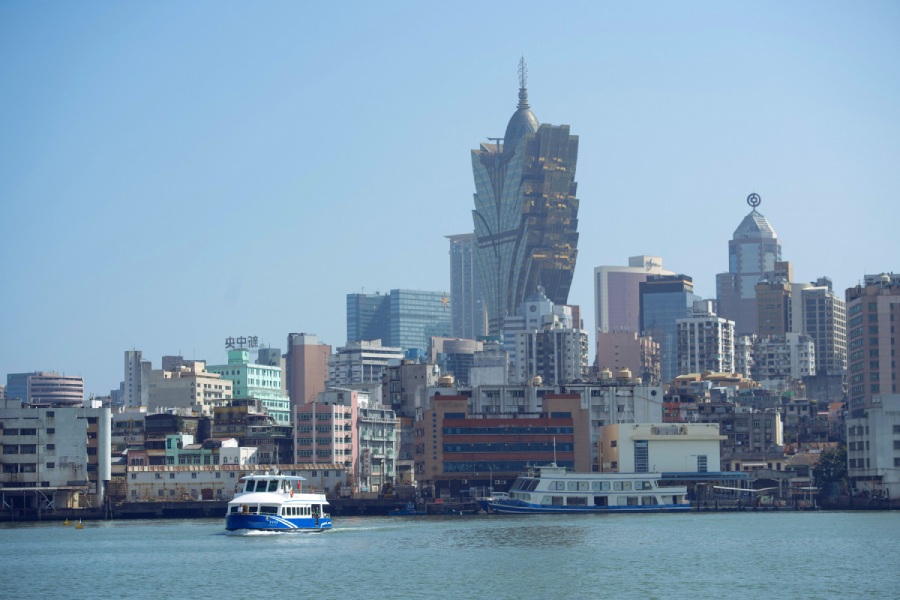 李伟农表示，无论任何情况，将会持续把保障本地居民就业稳定置于优先位置。