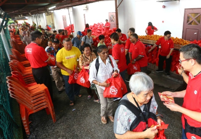 多多博彩连续33年举办惠及公众的施赠贫老活动