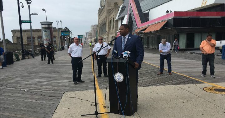 大西洋城市长斯莫尔(Marty Small)