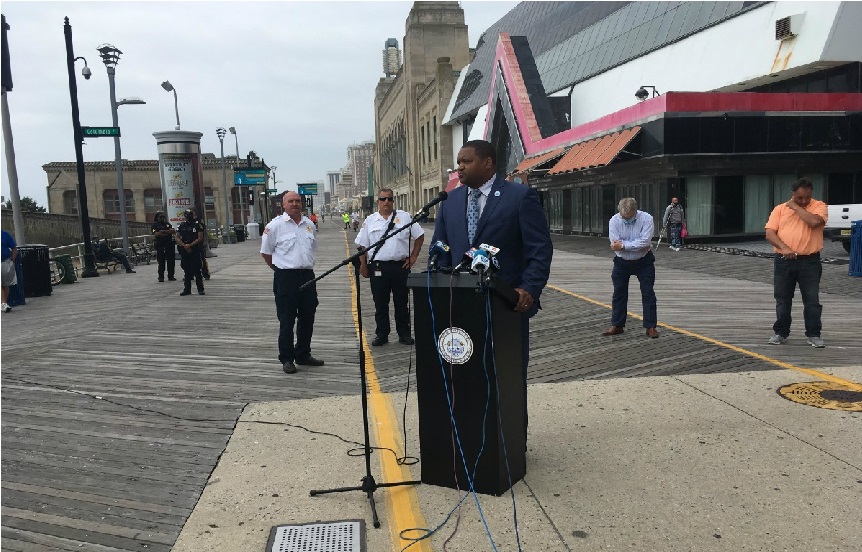 大西洋城市长斯莫尔(Marty Small)