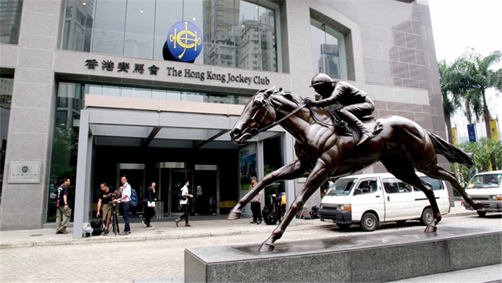 香港赛马会推出「专业创未来计划」，为大专毕业生提供人才配对及发展计划。