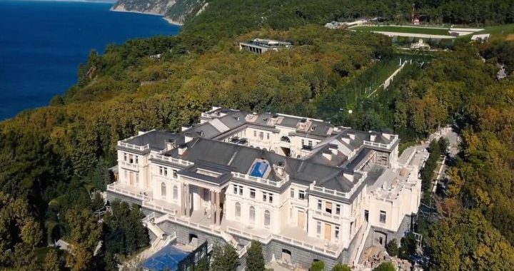 FBK发布「普京宫」录像