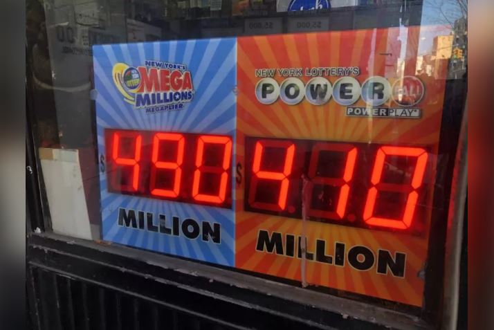 兆彩和强力球截至6日分别累积至4.9亿元和4.1亿元。