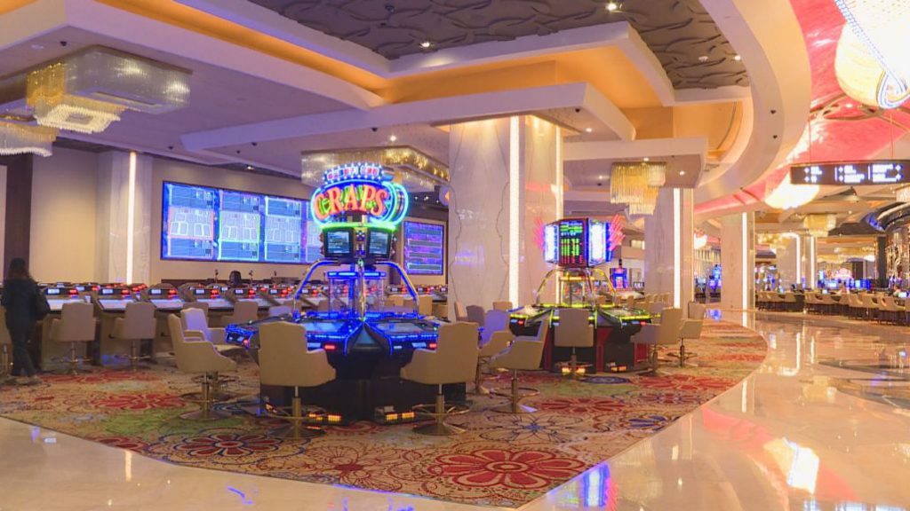 澳门统计局指雇员报酬占本地生产总值比例相对其他国家或地区低。