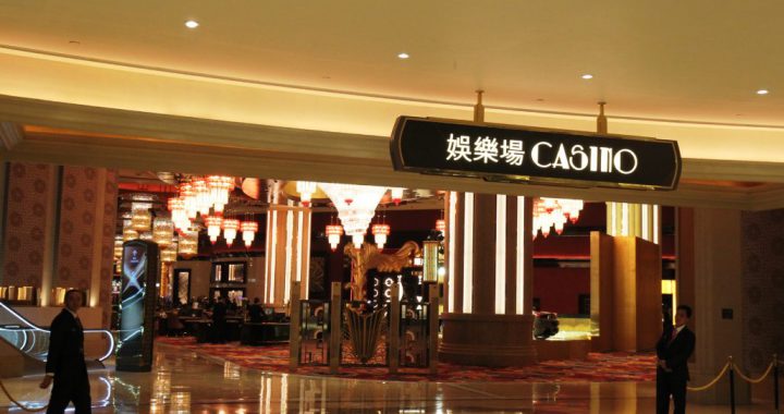 受疫情影响，澳门去年各类博彩项目毛收入总计610.47亿元，按年跌79.2%