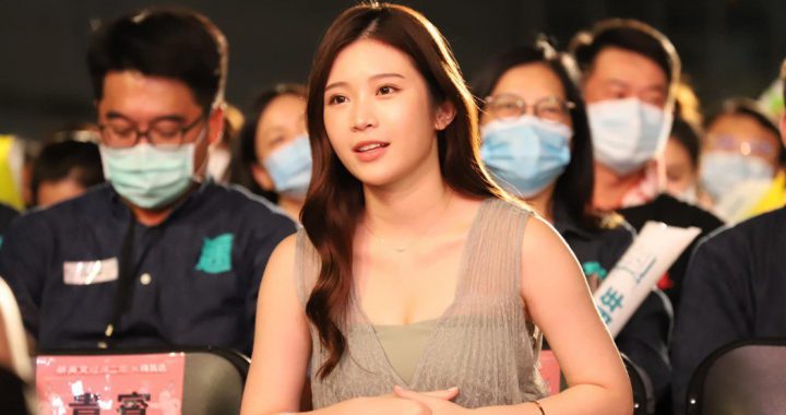 台湾话题女星「鸡排妹」郑家纯