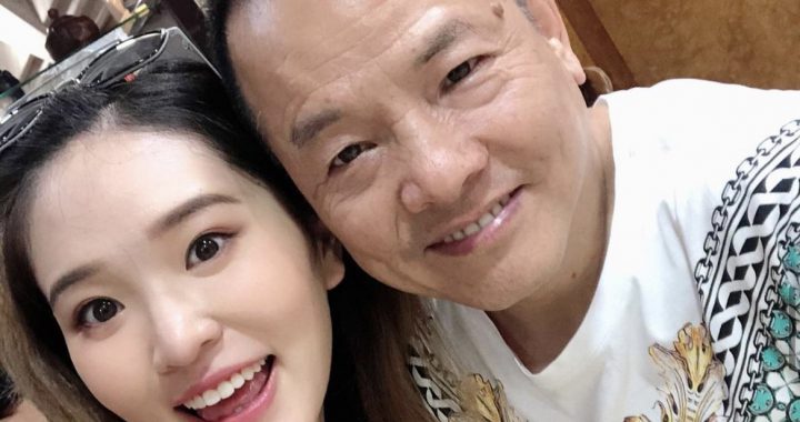 尹国驹与外孙女杨嘉欣