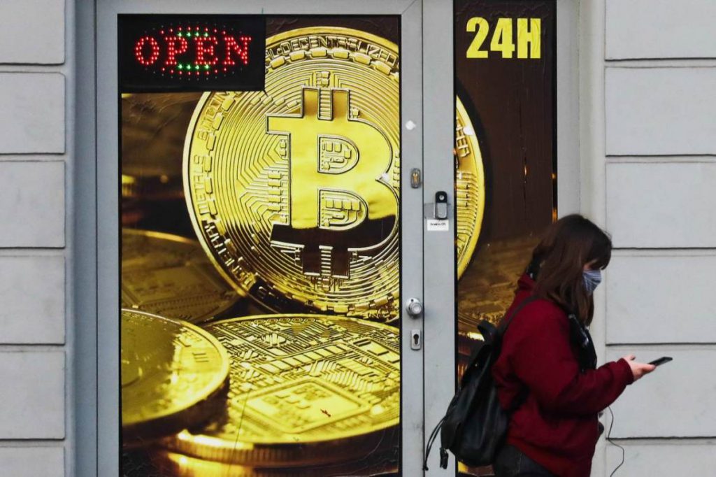 去年比特币月均涨跌幅超过10%的共有8个月