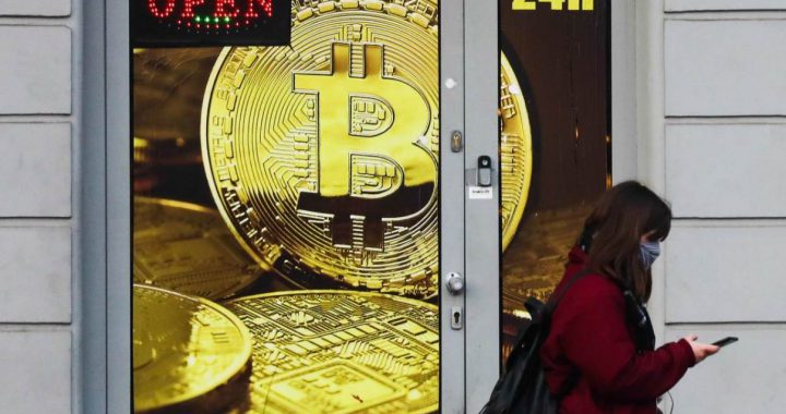 去年比特币月均涨跌幅超过10%的共有8个月