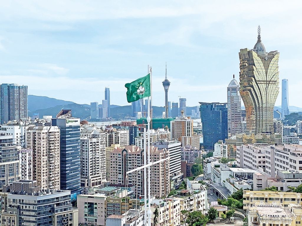 澳门特区旗与澳门市区景